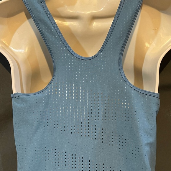 Nike dry fit fitness tank top - Picture 8 of 12